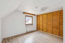 Zimmer Saniertes Einfamilienhaus mit Garage auf gro�em Grundst�ck in Haveln�he