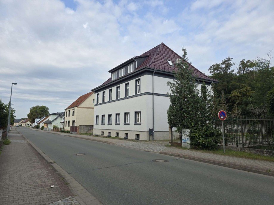 Stra�enansicht Mehrfamilienhaus Premnitz