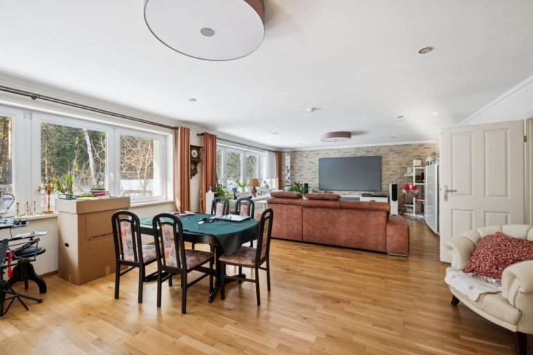 Wohnzimmer Borkheide Einfamilienhaus Imposantes 1-2 Familienhaus mit Gewerbeeinheit und Doppelgarage auf gro�em Grundst�ck