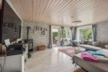 Wohnzimmer Familienfreundlicher Bungalow mit Pool in idyllischer Lage