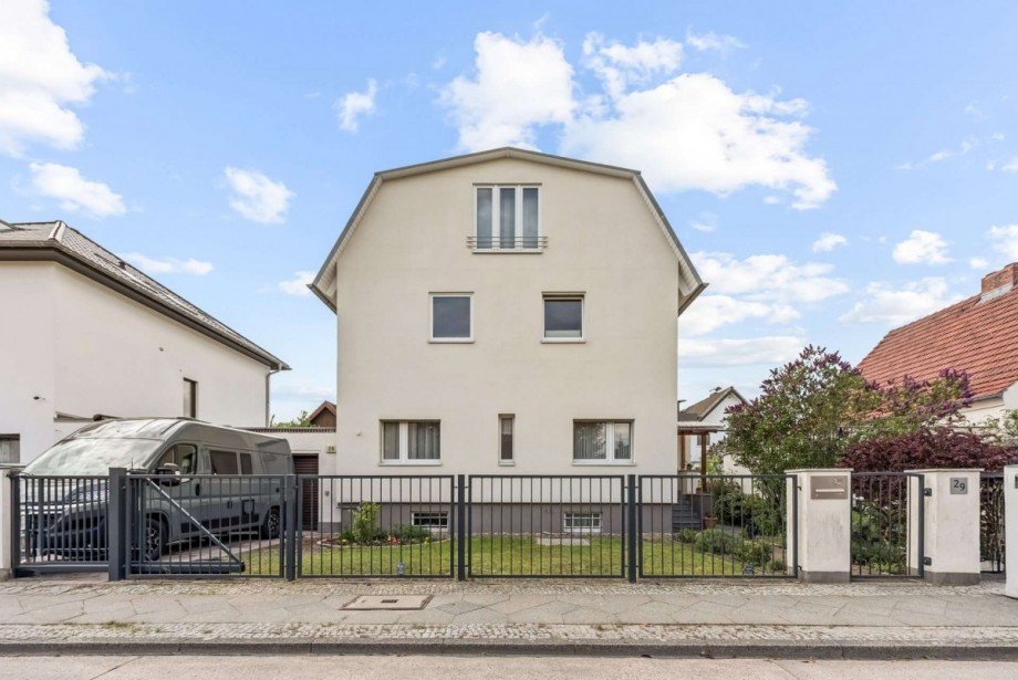 Stra�enansicht Zweifamilienhaus Berlin