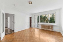Wohnzimmer Frisch renovierte 2-Zimmer Erdgeschosswohnung mit Balkon