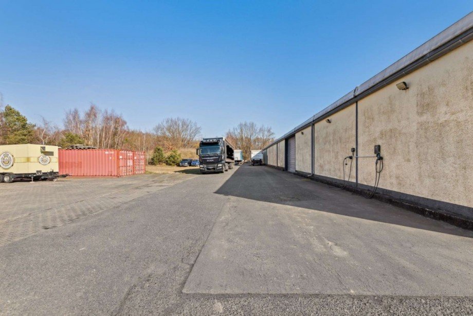 Au�engel�nde Halle / Lager / Produktion L�wenberger Land