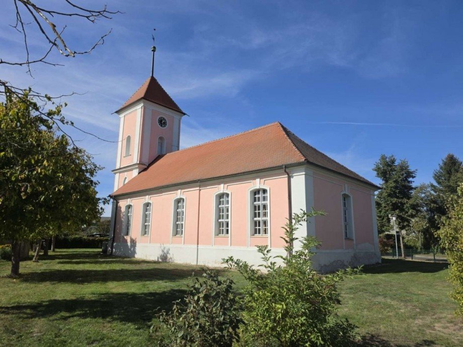 Kirche im Ort Einfamilienhaus Roskow