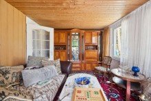 Wohnzimmer Teilsaniertes Kleinhaus mit gro�em Wohnanh�nger auf idyllischem Grundst�ck