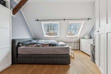 Schlafzimmer Dachgeschoss-Highlight mit 3 Zimmern, Kamin & gro�er Terrasse im Herzen von Steglitz