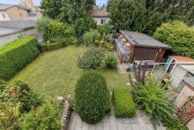 Blick in den Garten Sch�nes Ein- bis Zweifamilienhaus von Weber mit Sauna, Garage und Vollkeller