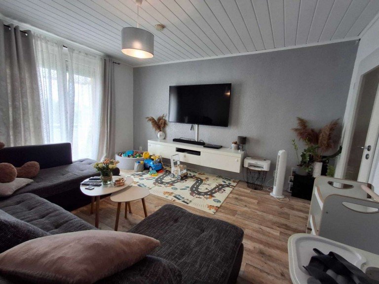 Wohnzimmer Wei�enfels Etagenwohnung Helle Drei-Zimmer Eigentumswohnung mit Balkon und PKW-Stellplatz