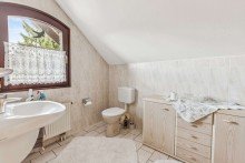 Badezimmer DG Sch�nes Ein- bis Zweifamilienhaus von Weber mit Sauna, Garage und Vollkeller
