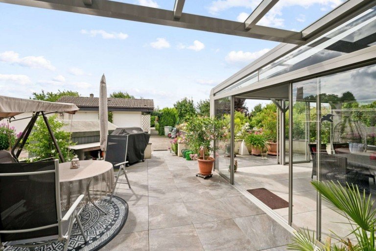 Terrasse Kremmen Einfamilienhaus Modernes Ein- bis Zweifamilienhaus mit Doppelgarage und Pool auf gro�em Grundst�ck