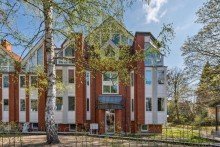 Stra�enansicht Attraktive 5,5-Zimmer-Maisonettewohnung mit Balkon in ruhiger Lage