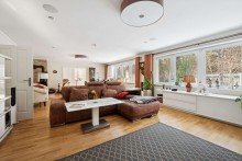 Wohnzimmer Imposantes 1-2 Familienhaus mit Gewerbeeinheit und Doppelgarage auf gro�em Grundst�ck
