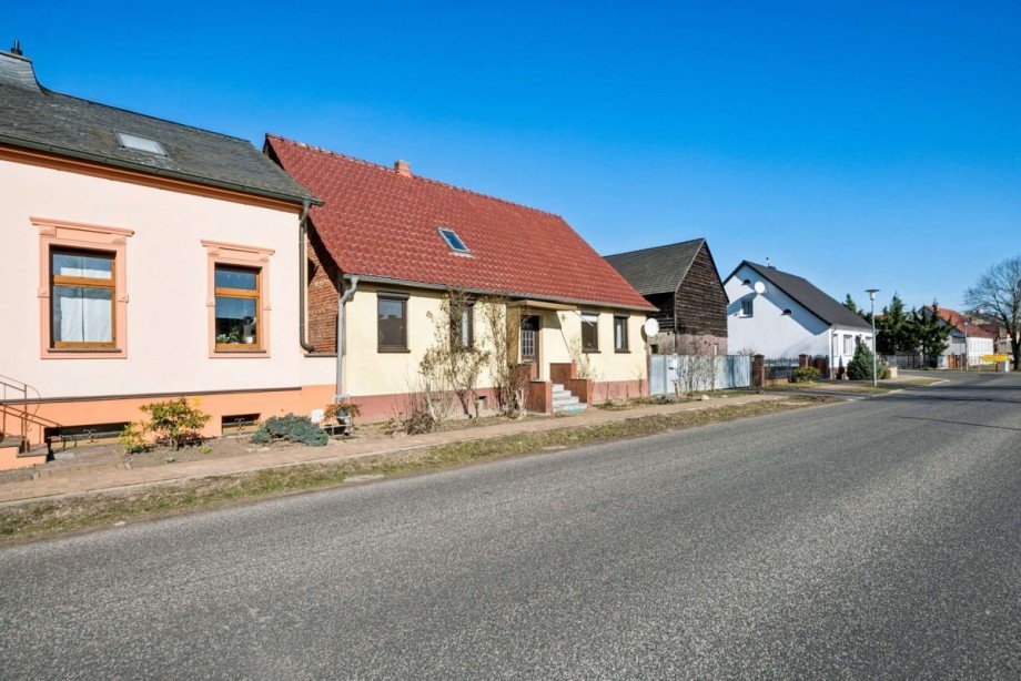 Hausfront Einfamilienhaus Wagenitz