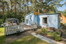 Au�enansicht Teilsaniertes Kleinhaus mit gro�em Wohnanh�nger auf idyllischem Grundst�ck