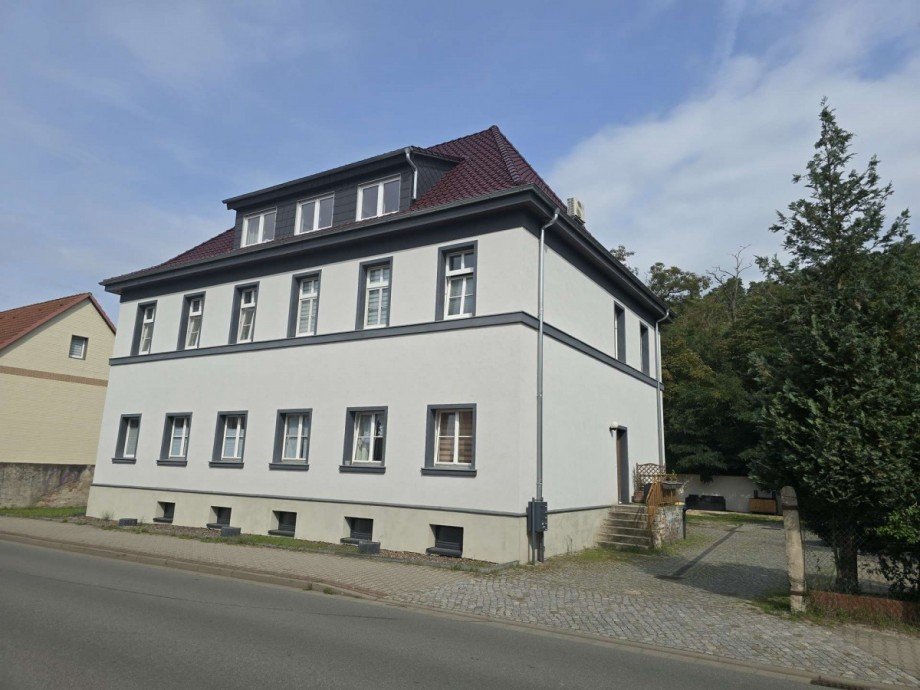 Stra�enansicht Mehrfamilienhaus Premnitz