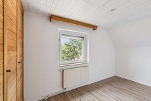 Zimmer Saniertes Einfamilienhaus mit Garage auf gro�em Grundst�ck in Haveln�he