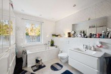 Badezimmer Imposantes 1-2 Familienhaus mit Gewerbeeinheit und Doppelgarage auf gro�em Grundst�ck