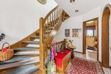 Treppe Sch�nes Ein- bis Zweifamilienhaus von Weber mit Sauna, Garage und Vollkeller