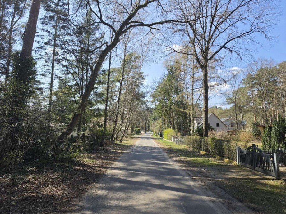 Neue Bahnhofstra�e Wohngrundst�ck Z�hlsdorf