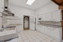 K�che mit EBK Mehrgenerationenhaus mit Tradition auf einem park�hnlichen Gartengrundst�ck