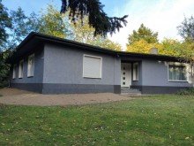 Au�enansicht Familienfreundlicher Bungalow mit Pool in idyllischer Lage