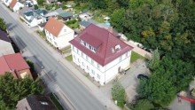 Drohnenbild Vollvermietetes und saniertes Mehrfamilienhaus mit Vollkeller