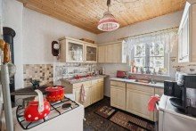 K�che Teilsaniertes Kleinhaus mit gro�em Wohnanh�nger auf idyllischem Grundst�ck