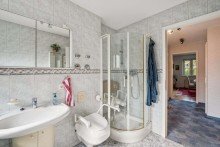 Badezimmer Sehr h�bsche 3-Zimmer Eigentumswohnung mit Balkon und Tiefgarage