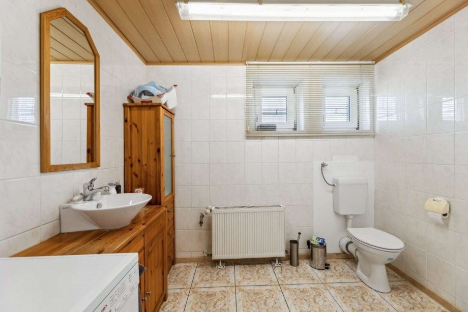 Toilette Halle / Lager / Produktion L�wenberger Land