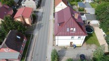 Drohnenbild Vollvermietetes und saniertes Mehrfamilienhaus mit Vollkeller