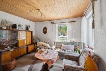 Zimmer Teilsaniertes Kleinhaus mit gro�em Wohnanh�nger auf idyllischem Grundst�ck