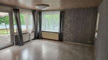 Wohnzimmer aktuell Familienfreundlicher Bungalow mit Pool in idyllischer Lage