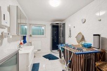 Duschbad Souterrain Imposantes 1-2 Familienhaus mit Gewerbeeinheit und Doppelgarage auf gro�em Grundst�ck