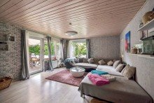 Wohnzimmer Familienfreundlicher Bungalow mit Pool in idyllischer Lage