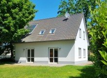 Gartenansicht Modernes und familienfreundliches Einfamilienhaus mit gro�em Garten