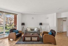 Wohnzimmer Attraktive 5,5-Zimmer-Maisonettewohnung mit Balkon in ruhiger Lage