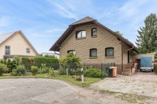 Stra�enansicht Sch�nes Ein- bis Zweifamilienhaus von Weber mit Sauna, Garage und Vollkeller