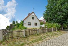Stra�enansicht Saniertes Einfamilienhaus mit Garage auf gro�em Grundst�ck in Haveln�he
